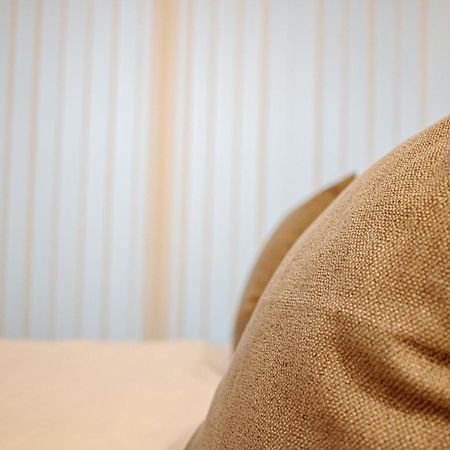 Central & Spacious, Sleeps 8, Perfect For Groups Лийдс Екстериор снимка