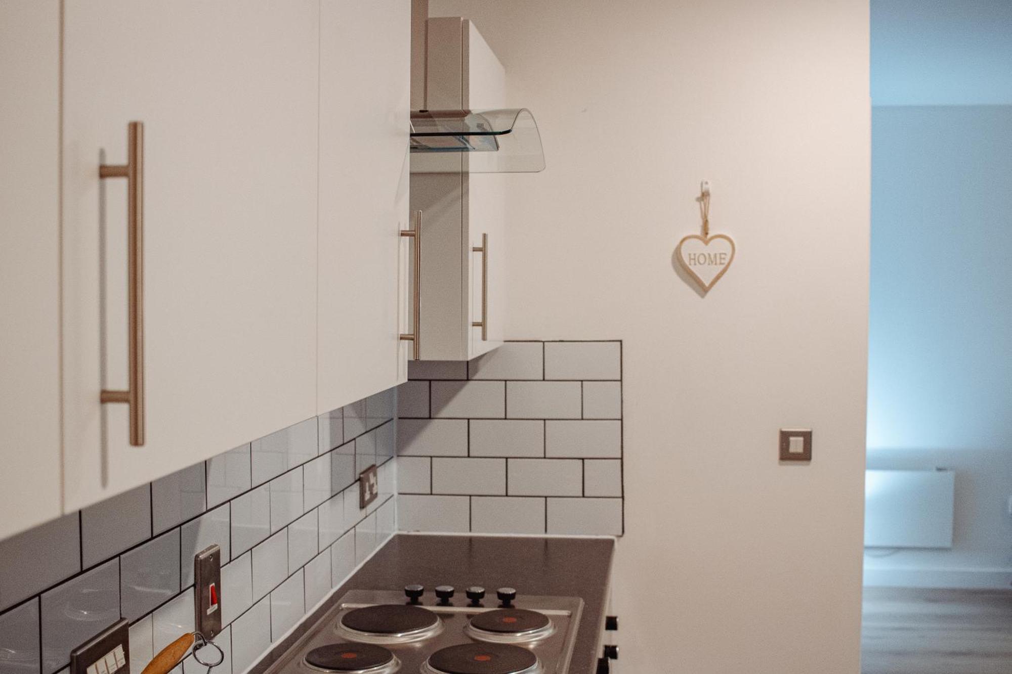 Central & Spacious, Sleeps 8, Perfect For Groups Лийдс Екстериор снимка