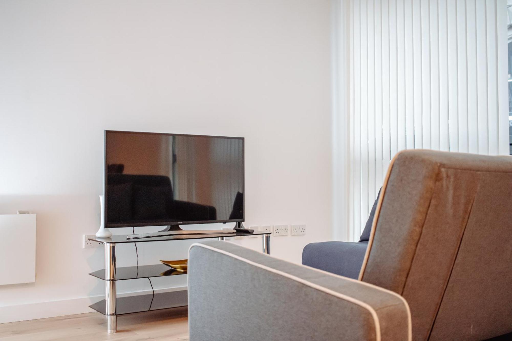 Central & Spacious, Sleeps 8, Perfect For Groups Лийдс Екстериор снимка