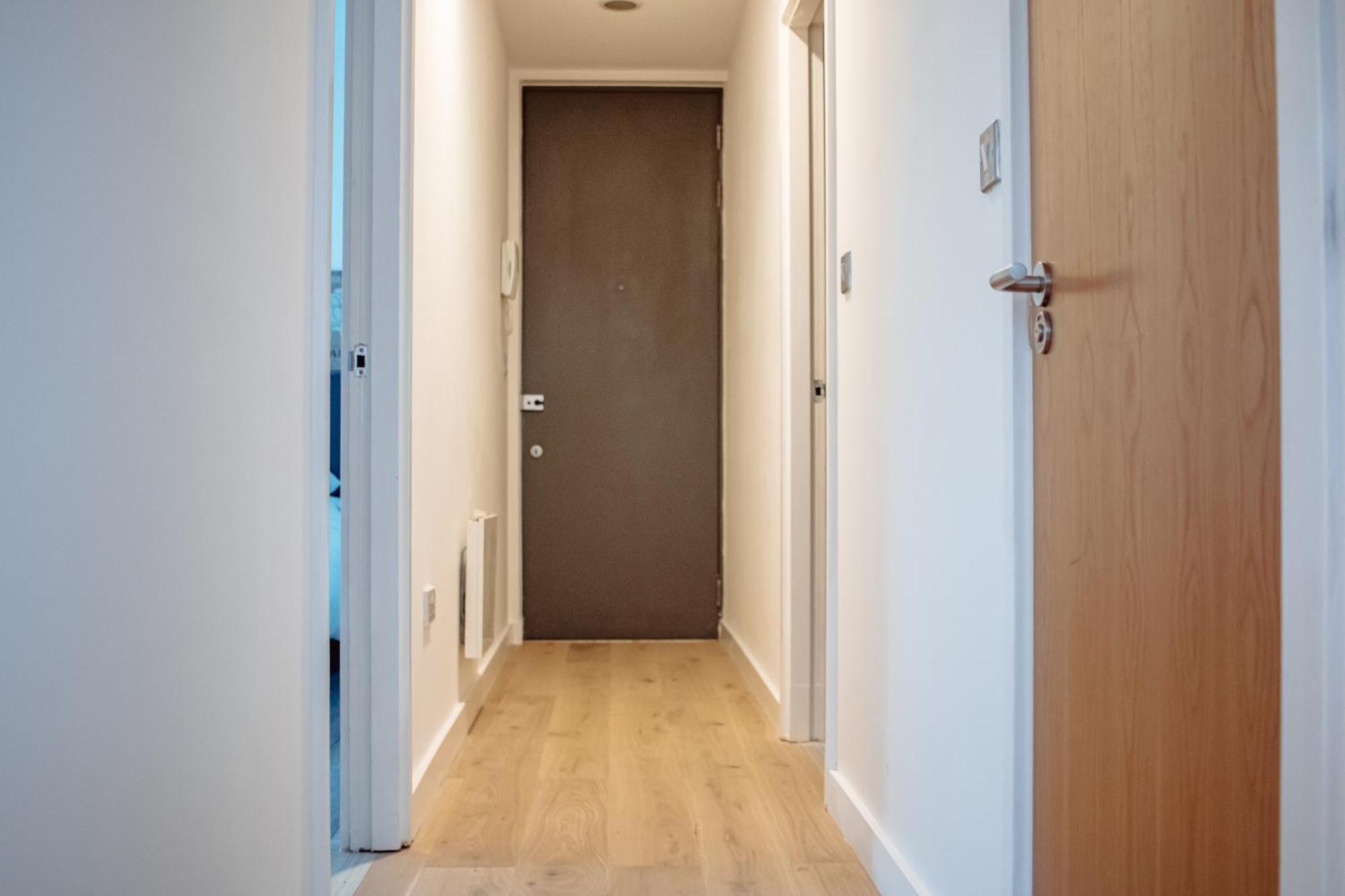 Central & Spacious, Sleeps 8, Perfect For Groups Лийдс Екстериор снимка