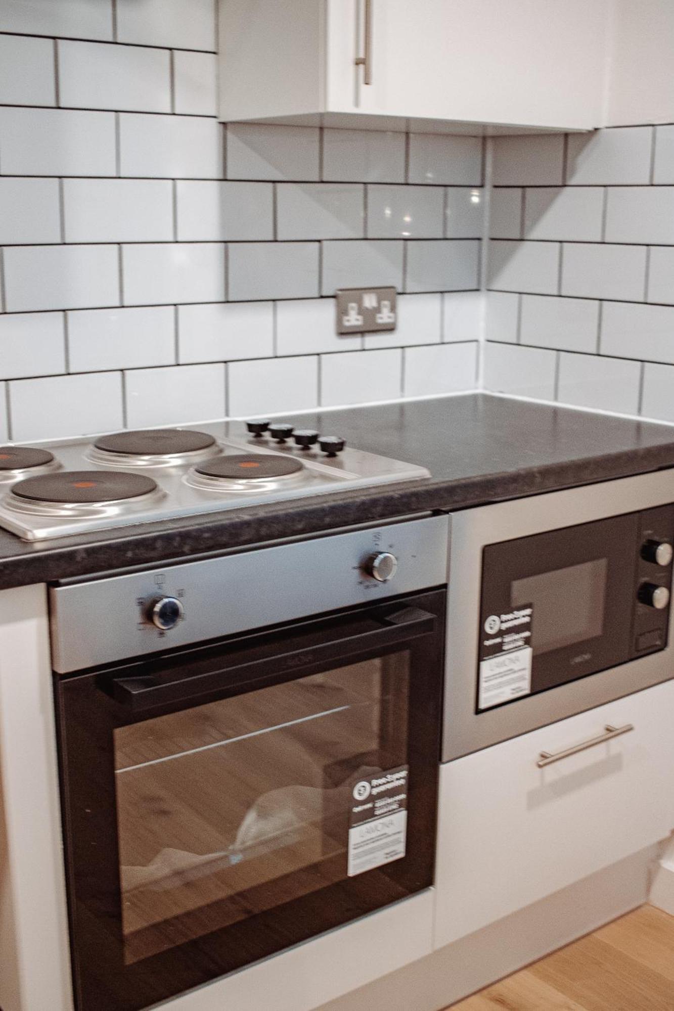 Central & Spacious, Sleeps 8, Perfect For Groups Лийдс Екстериор снимка