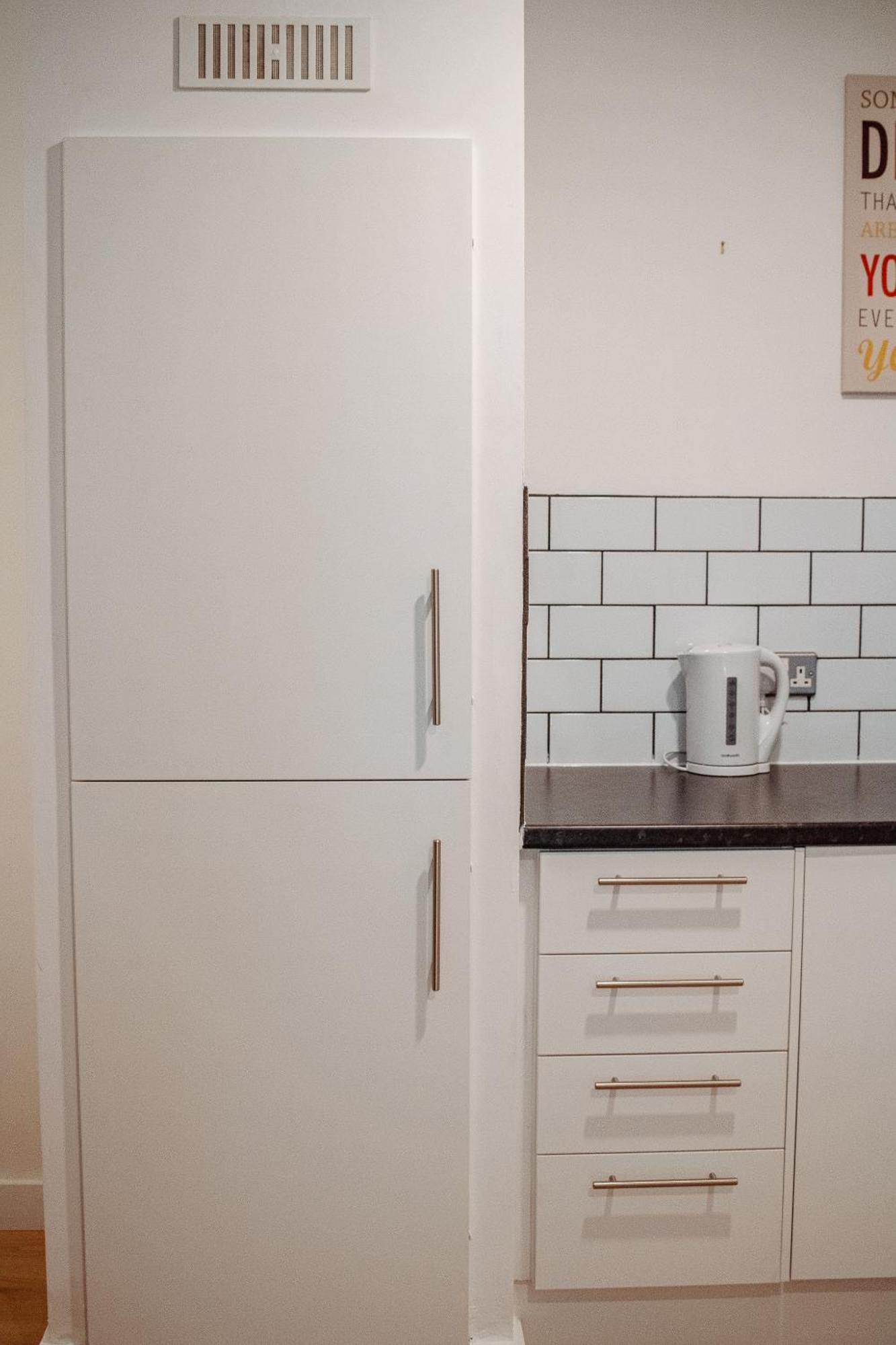Central & Spacious, Sleeps 8, Perfect For Groups Лийдс Екстериор снимка